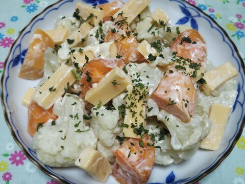 神奈川県産柿とカリフラワーとチーズのマヨ和え☆